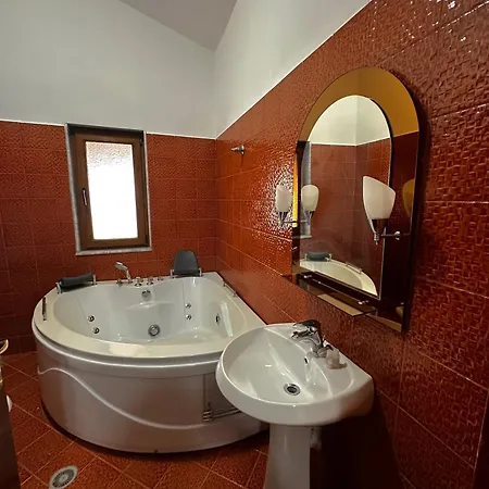 فندق Twins كورتشي