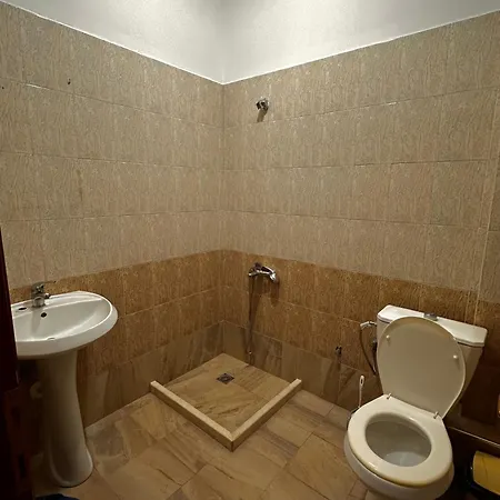 Twins فندق كورتشي